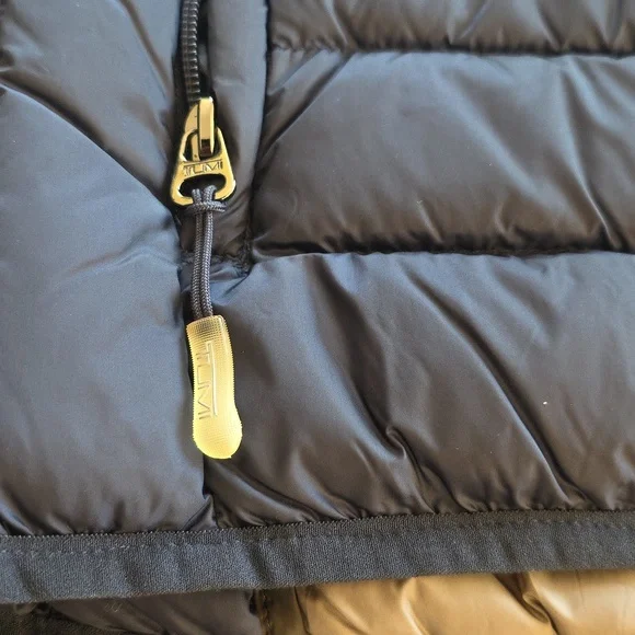 TUMI Packable down puffer jacket! S - Picture 4 of 9